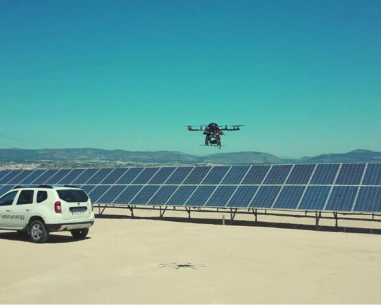 Vuelo dron en planta fotovoltaica