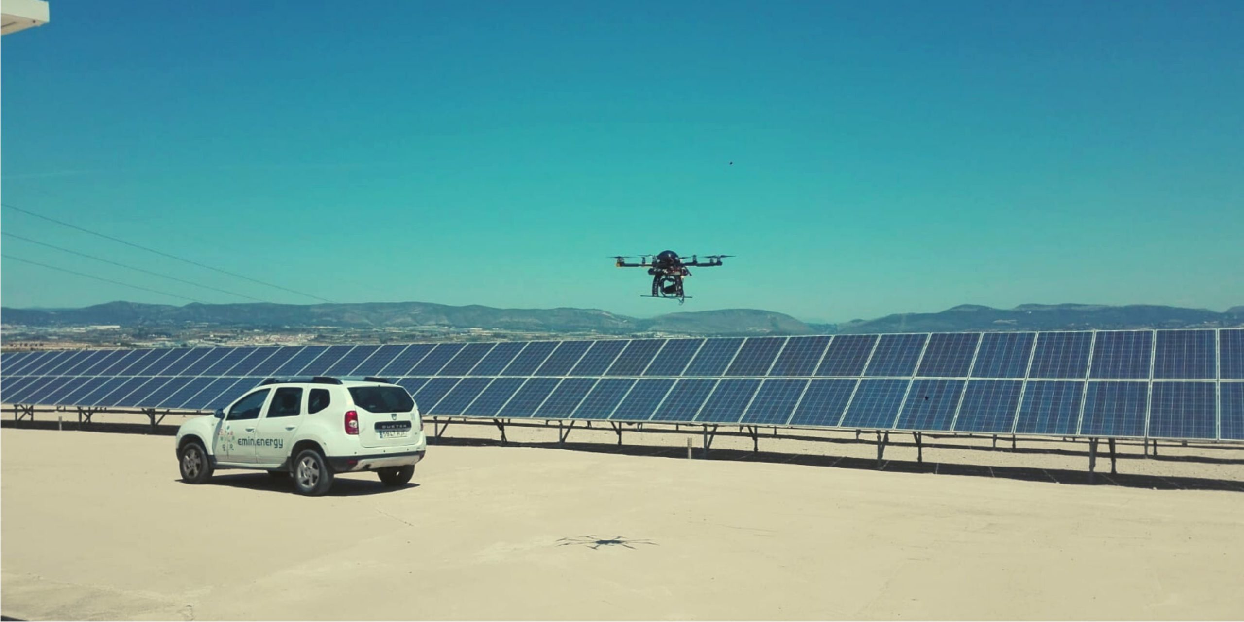 Vuelo dron en planta fotovoltaica